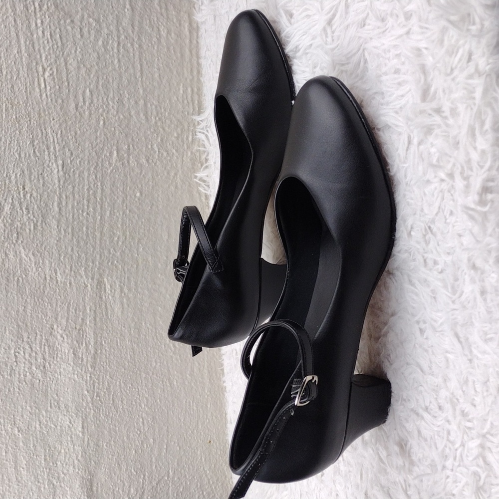 WOMEN'S Black Leather Round Toe Slip-On Buckled Ankle Strap Low Heel Pump Shoe - Picture 4 of 16